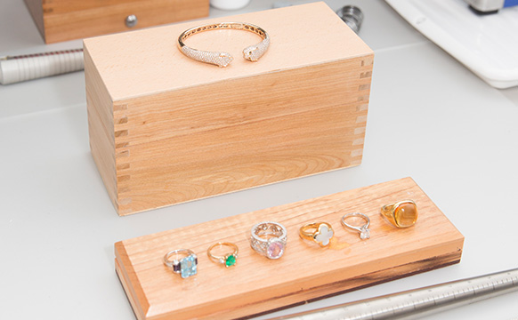 The RealReal Gem Lab Fine Jewelry